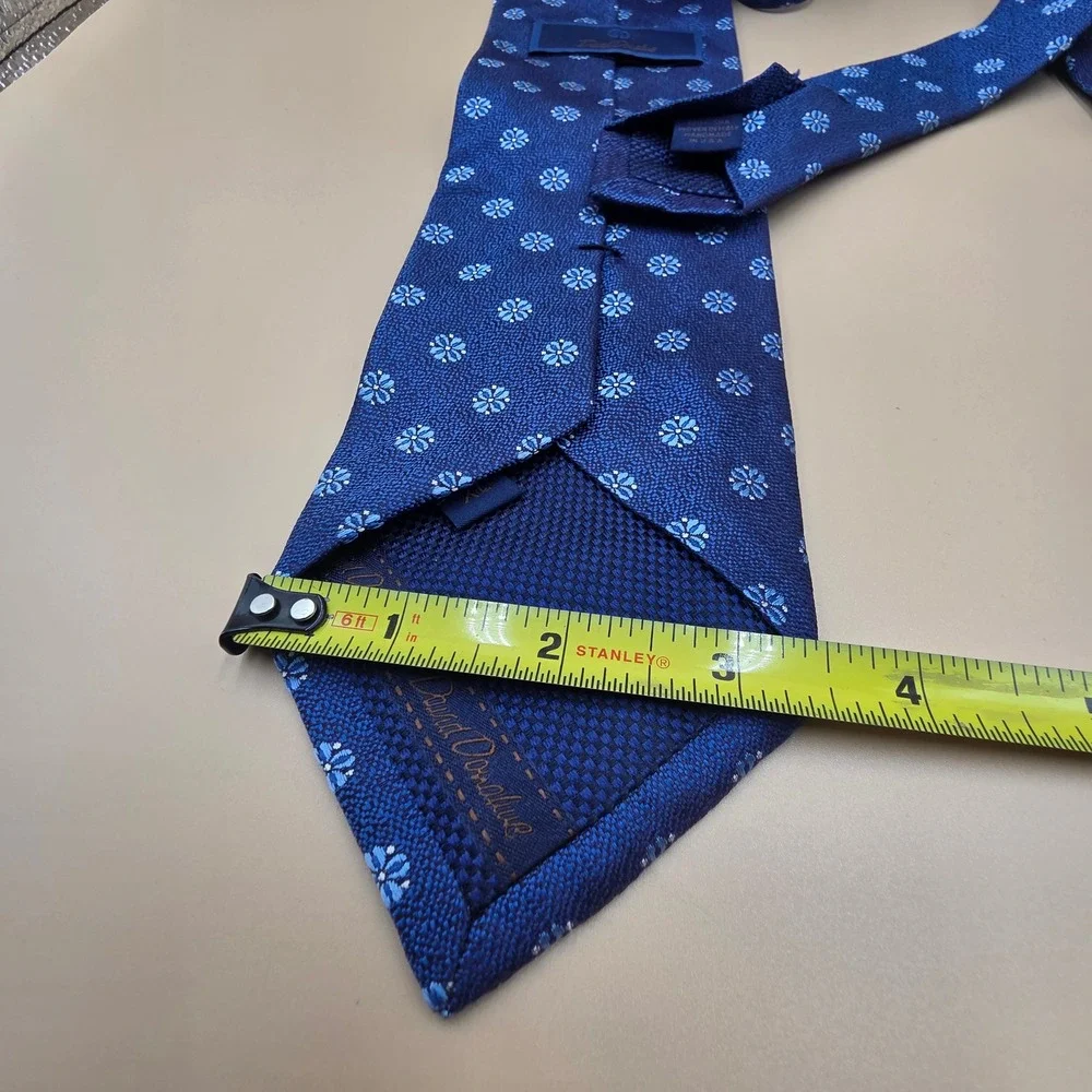 David Donahue Mens Blue Floral Medallion Silk Tie Handmade USA Italian Fabric